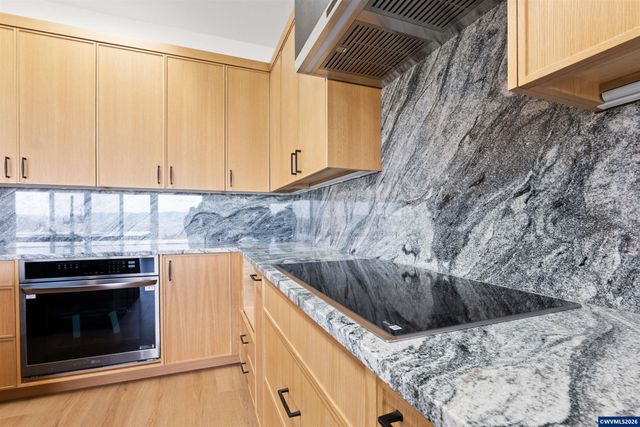 383 Ridgecrest Dr, Roseburg, OR 97471