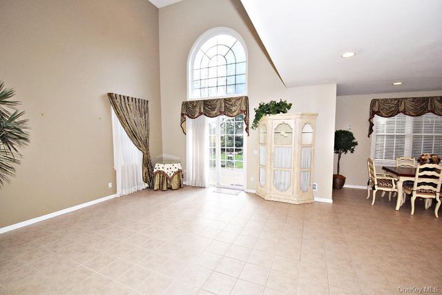 677 Balfour Place, Melville, NY 11747