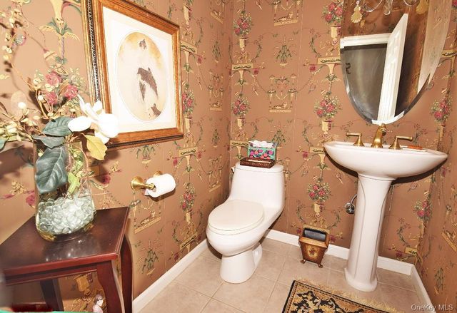 677 Balfour Place, Melville, NY 11747