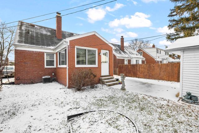 19265 Tyrone Street, Harper Woods, MI 48225