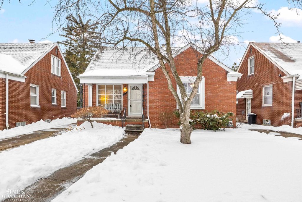 19265 Tyrone Street, Harper Woods, MI 48225