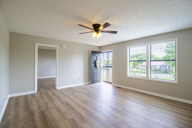 1656 Winding Way Cir, Gallatin, TN 37066
