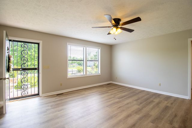 1656 Winding Way Cir, Gallatin, TN 37066