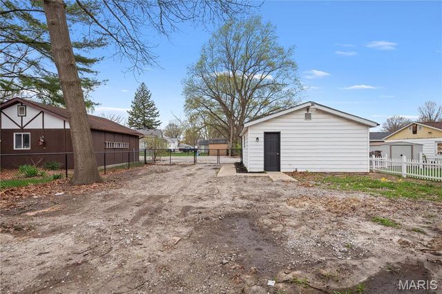 515 N Edwardsville Street, Staunton, IL 62088