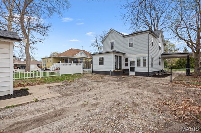 515 N Edwardsville Street, Staunton, IL 62088