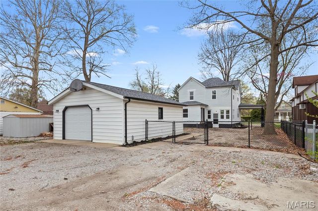 515 N Edwardsville Street, Staunton, IL 62088