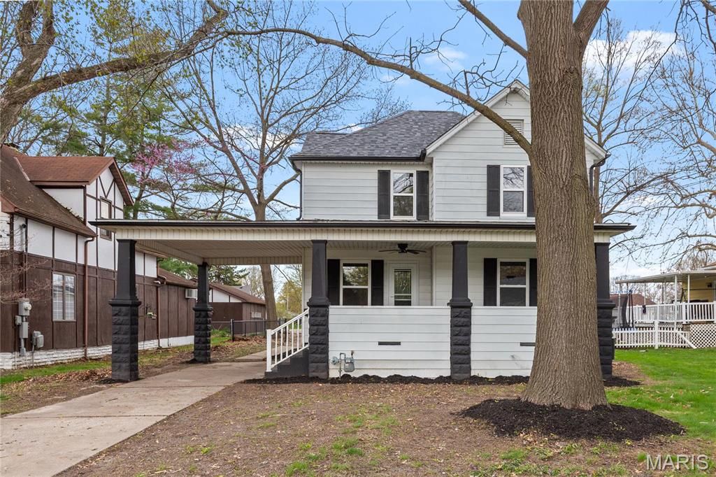 515 N Edwardsville Street, Staunton, IL 62088