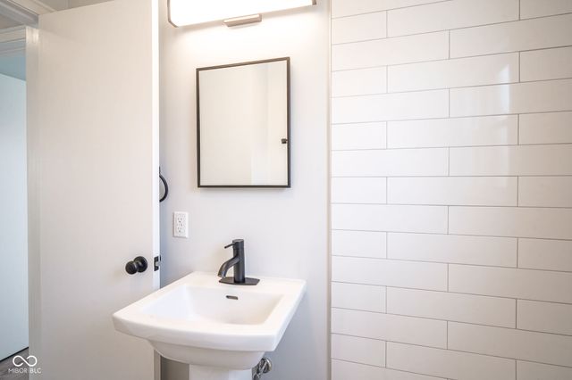 4811 Stratford Avenue, Indianapolis, IN 46201