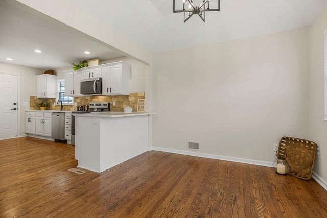 1402 SW Charleston Avenue W, Lee's Summit, MO 64081