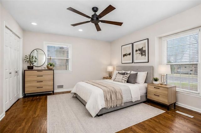 1402 SW Charleston Avenue W, Lee's Summit, MO 64081