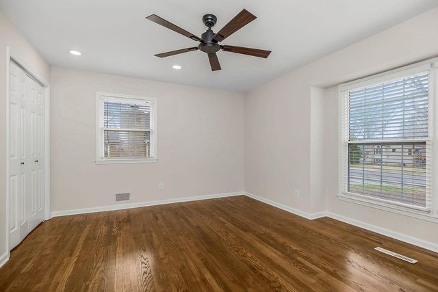 1402 SW Charleston Avenue W, Lee's Summit, MO 64081