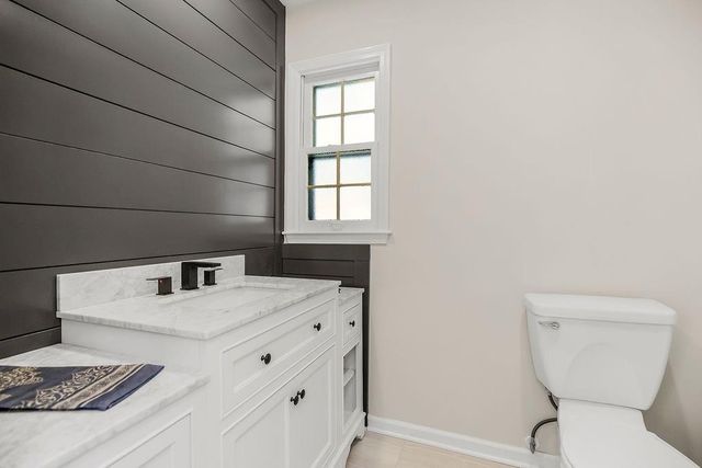 1402 SW Charleston Avenue W, Lee's Summit, MO 64081