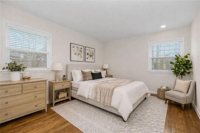 1402 SW Charleston Avenue W, Lee's Summit, MO 64081