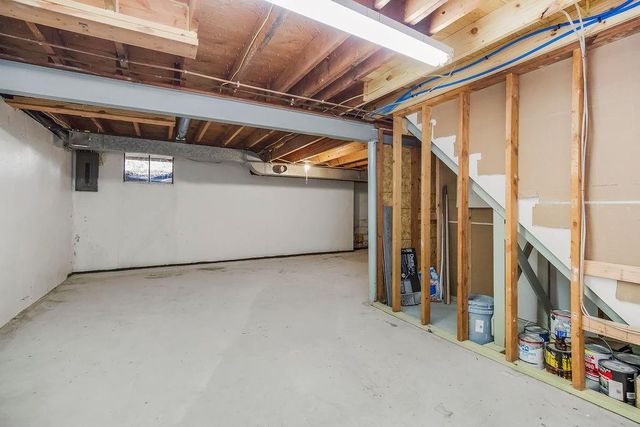 1402 SW Charleston Avenue W, Lee's Summit, MO 64081