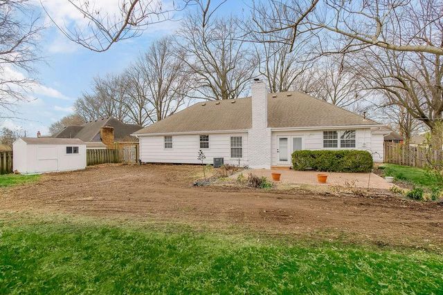 1402 SW Charleston Avenue W, Lee's Summit, MO 64081