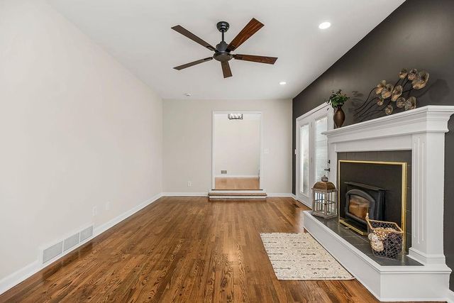 1402 SW Charleston Avenue W, Lee's Summit, MO 64081