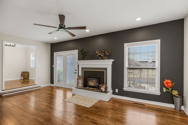 1402 SW Charleston Avenue W, Lee's Summit, MO 64081