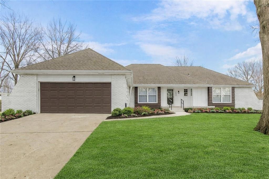 1402 SW Charleston Avenue W, Lee's Summit, MO 64081