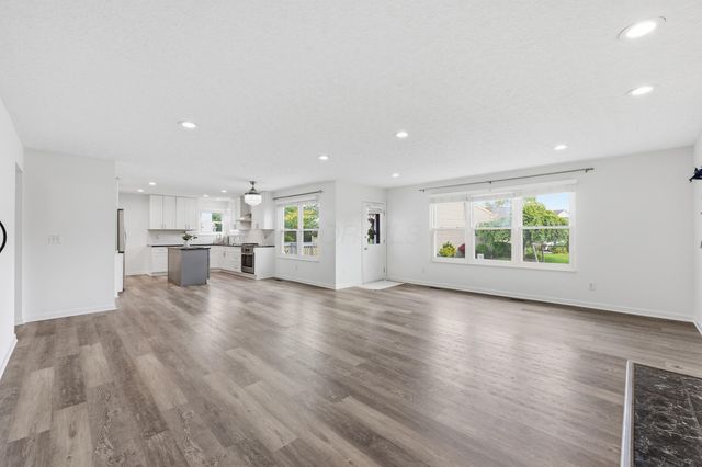 1158 Briarshore Way, Lewis Center, OH 43035