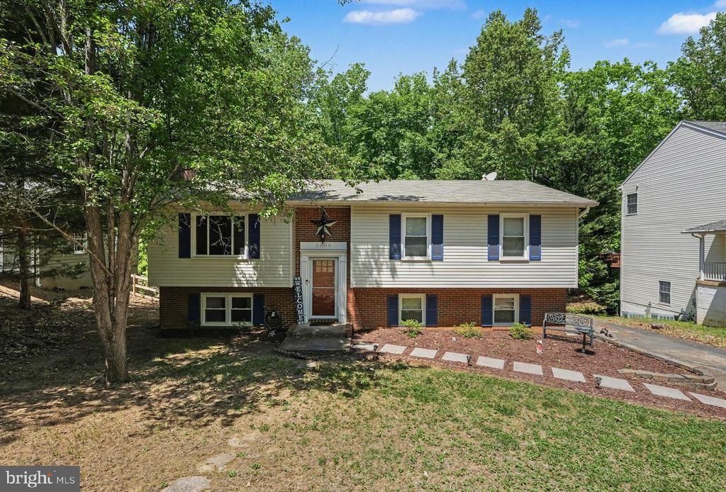2008 WAVE DR, Stafford, VA 22554