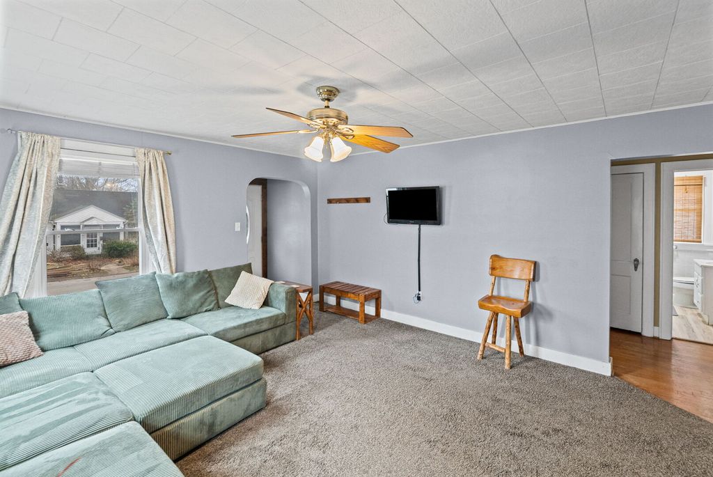 Image 11 of property listing at 120 E Bennett Street, Salem, IL 62881