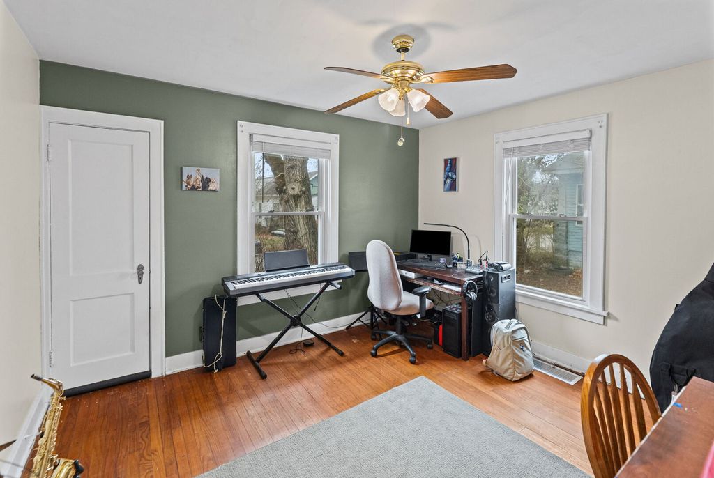 Image 14 of property listing at 120 E Bennett Street, Salem, IL 62881