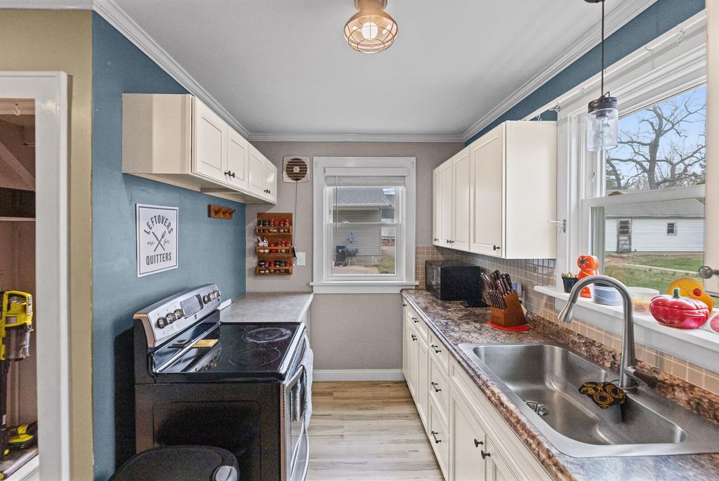 Image 19 of property listing at 120 E Bennett Street, Salem, IL 62881