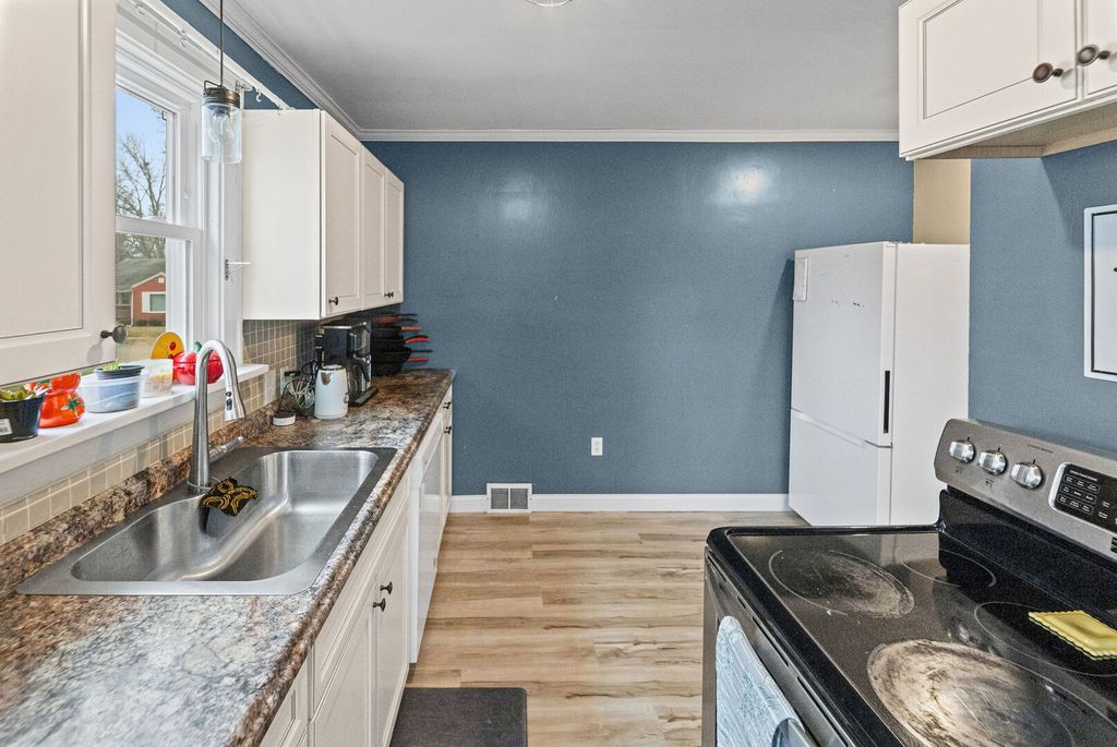 Image 21 of property listing at 120 E Bennett Street, Salem, IL 62881