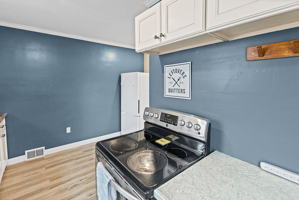 Image 22 of property listing at 120 E Bennett Street, Salem, IL 62881