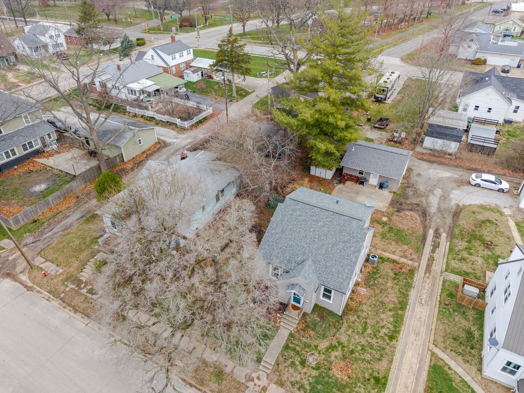 Image 31 of property listing at 120 E Bennett Street, Salem, IL 62881