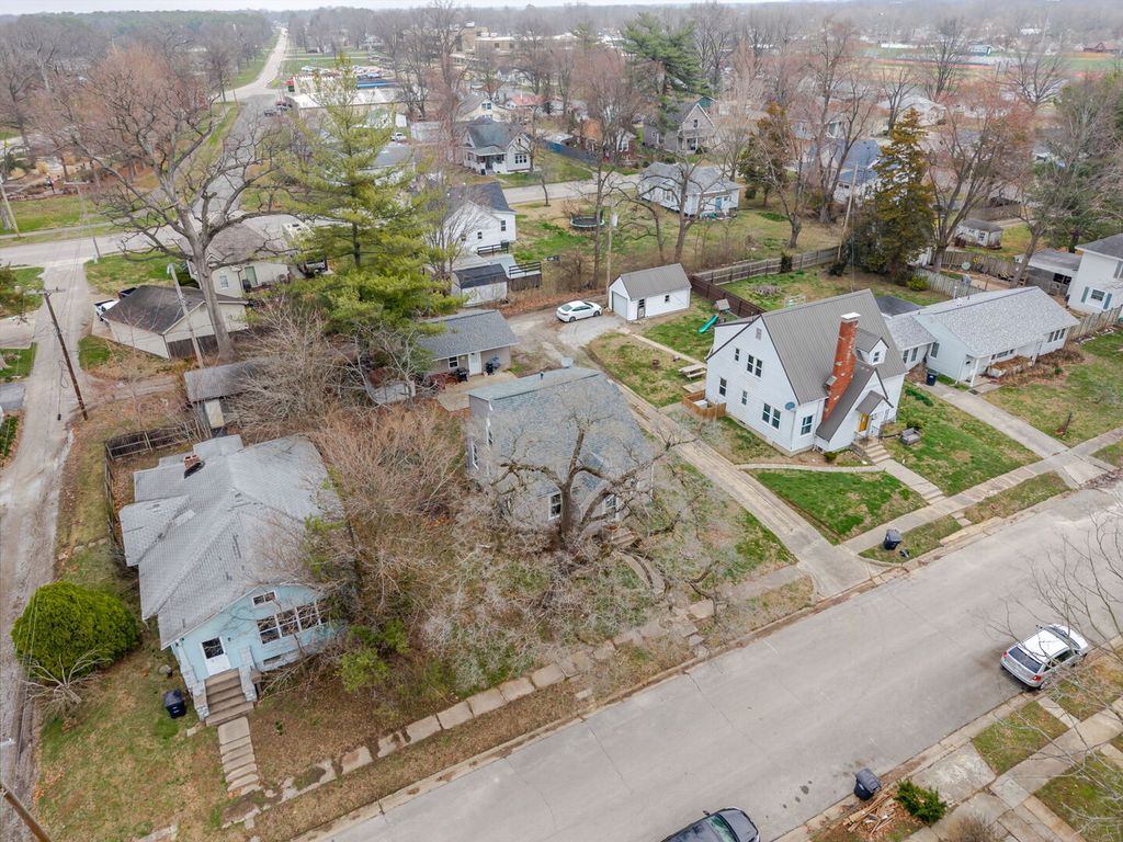 Image 32 of property listing at 120 E Bennett Street, Salem, IL 62881