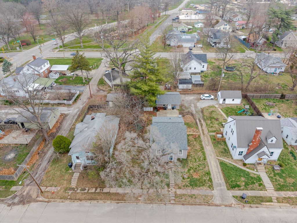 Image 33 of property listing at 120 E Bennett Street, Salem, IL 62881