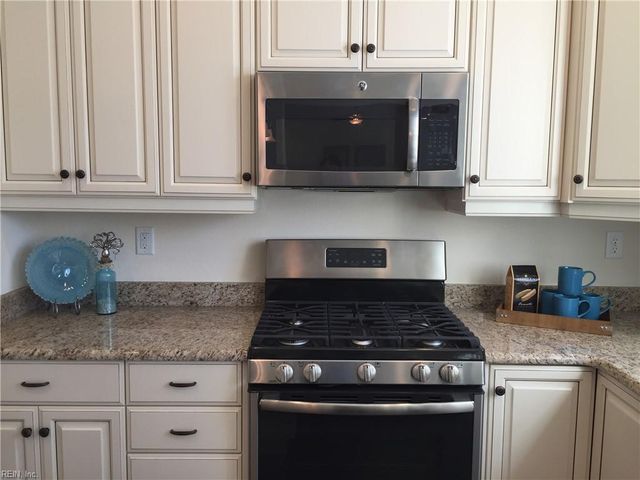 1000 Eleni CT, Chesapeake, VA 23322