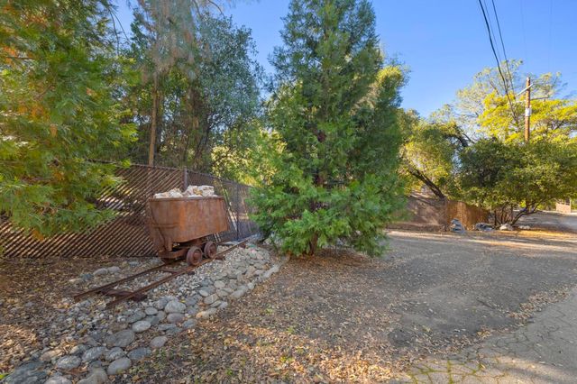 701 Old Bald Mountain Rd., Sonora, CA 95370