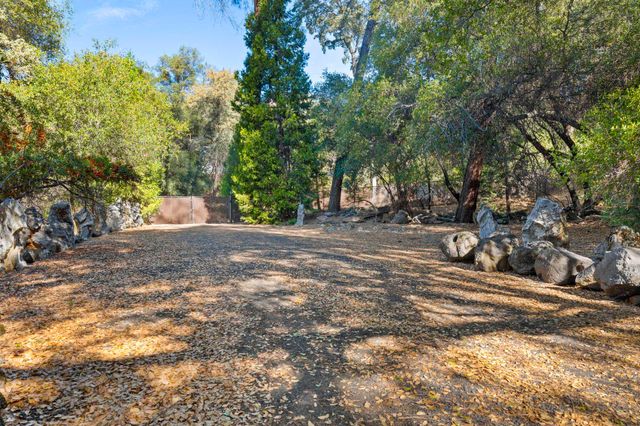 701 Old Bald Mountain Rd., Sonora, CA 95370