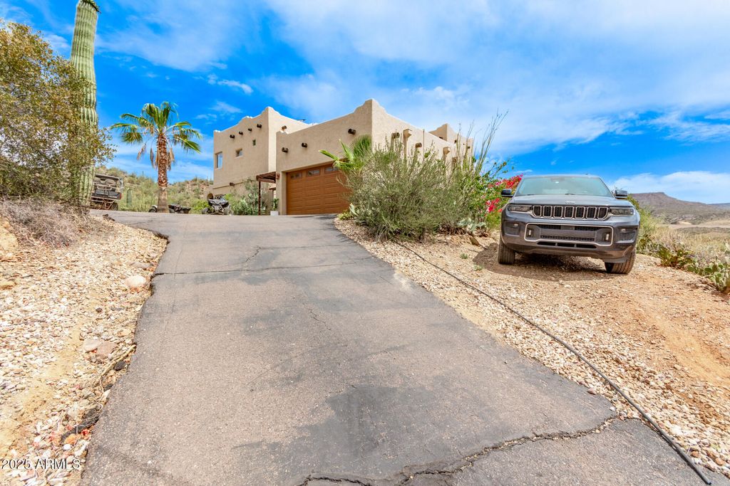Image 10 of property listing at 32150 S LISA Drive, Black Canyon City, AZ 85324