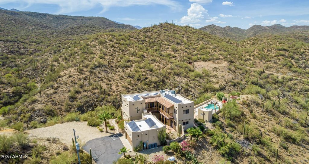 Image 2 of property listing at 32150 S LISA Drive, Black Canyon City, AZ 85324