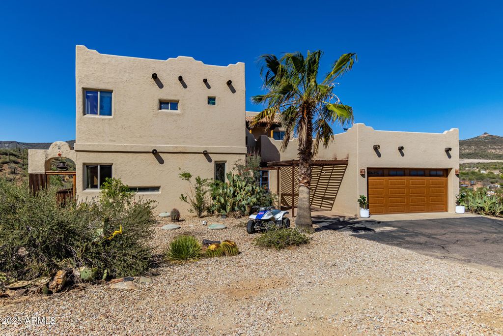 Image 6 of property listing at 32150 S LISA Drive, Black Canyon City, AZ 85324