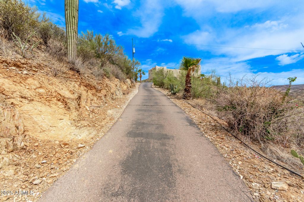 Image 9 of property listing at 32150 S LISA Drive, Black Canyon City, AZ 85324