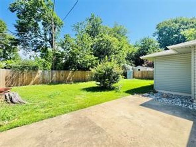 1015 W Sycamore Street, Sherman, TX 75092