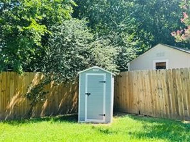 1015 W Sycamore Street, Sherman, TX 75092