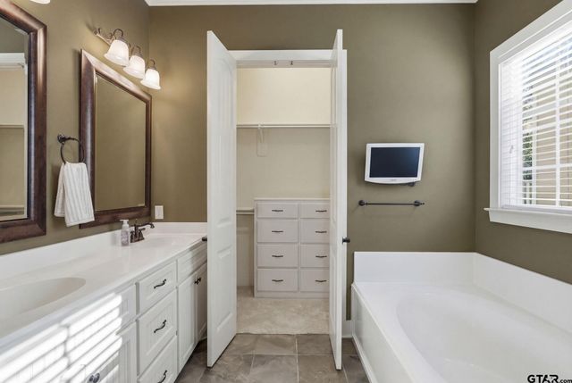 3942 Charleston Park, Tyler, TX 75701