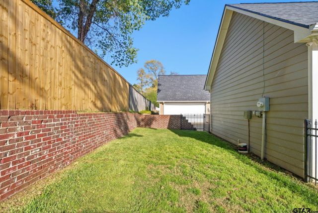 3942 Charleston Park, Tyler, TX 75701