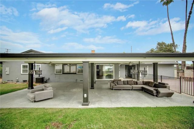 2424 Central Avenue, Riverside, CA 92506