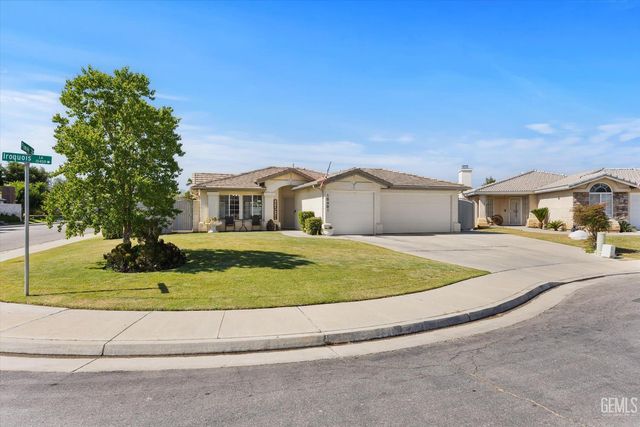 10401 Iroquois Lane, Bakersfield, CA 93312