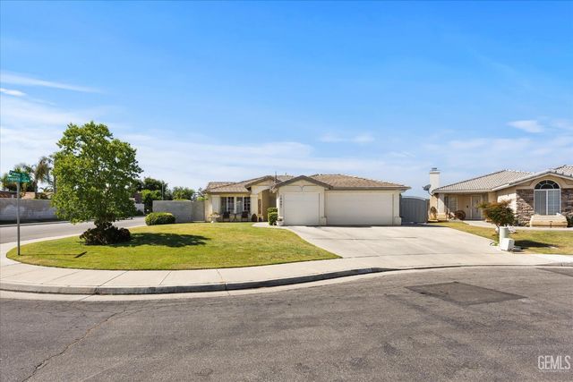 10401 Iroquois Lane, Bakersfield, CA 93312