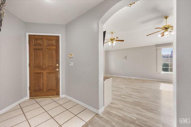10401 Iroquois Lane, Bakersfield, CA 93312