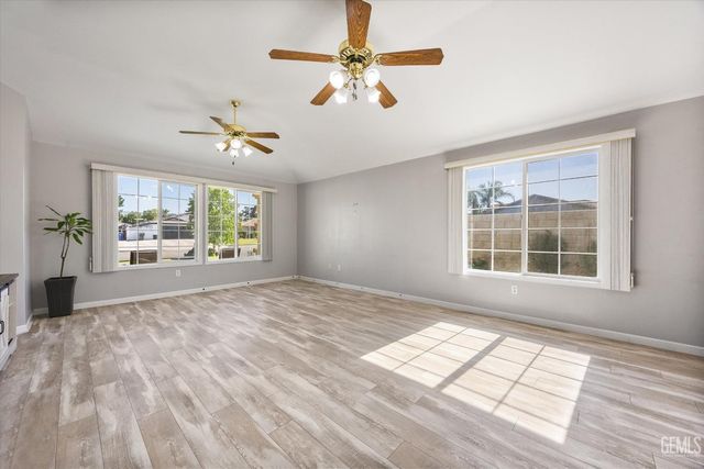 10401 Iroquois Lane, Bakersfield, CA 93312
