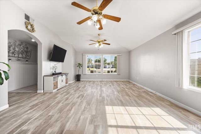 10401 Iroquois Lane, Bakersfield, CA 93312