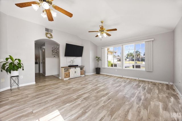 10401 Iroquois Lane, Bakersfield, CA 93312